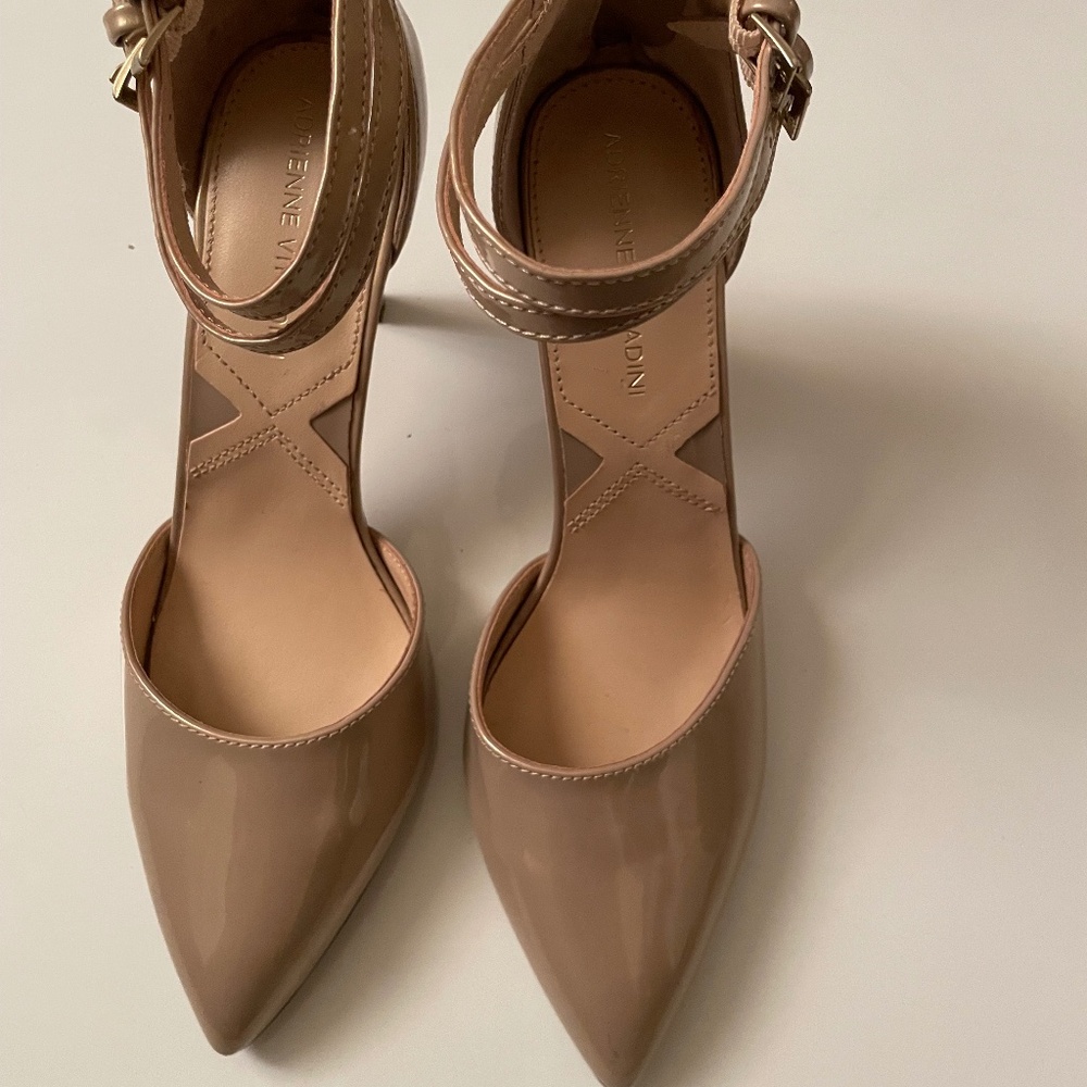 Nude dancing shoe